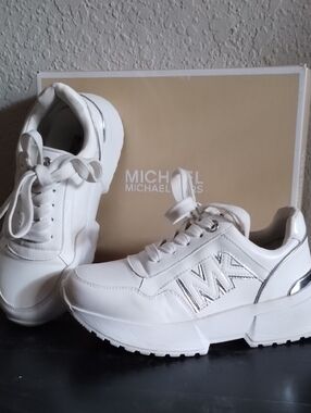 Michael Kors Girls 3 "Cosmo Maddy" Thick Sole Tennis Shoe Sneakers Platform Sole